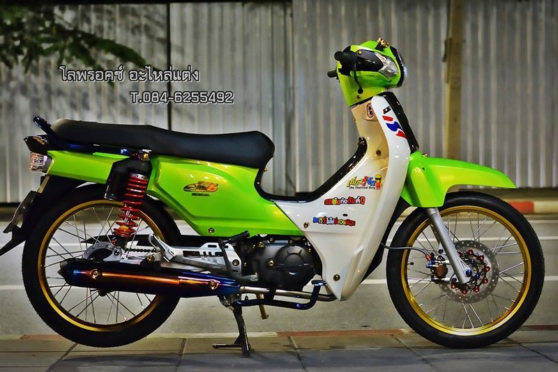 Honda Super Cub 110 &quot;mau me&quot; voi do choi hang hieu